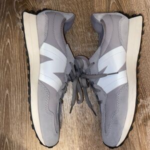 New with box - 237 new balance size 7 in big kids or 8 in woman